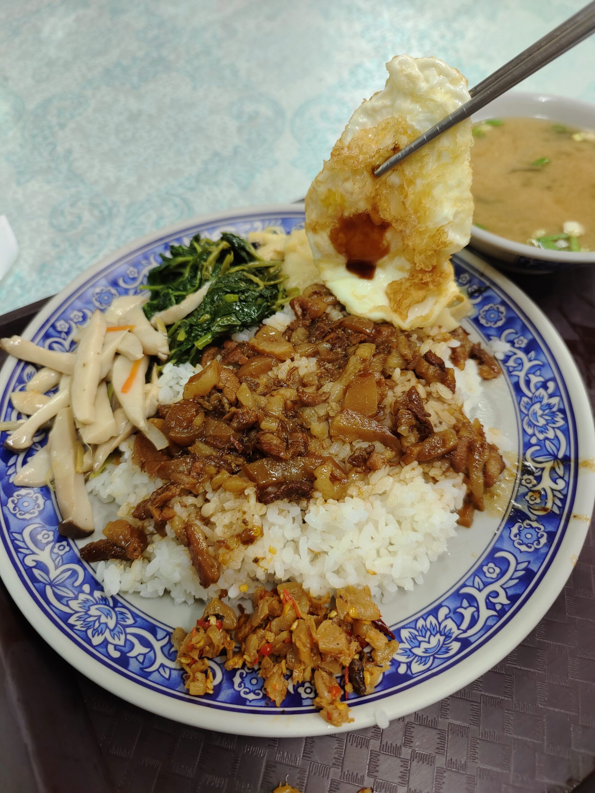 [花蓮美食]陳媽媽嘉義雞肉飯-配菜多樣又好吃 我喜歡他們家的味道 可以再訪的店啊! 花蓮小吃推薦