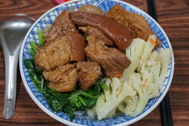 [花蓮吉安美食]2+3訪金贊腿庫飯-誠意十足的庶民美食 少見麻油雞腿飯 冬天吃真是舒服 @跳躍的宅男