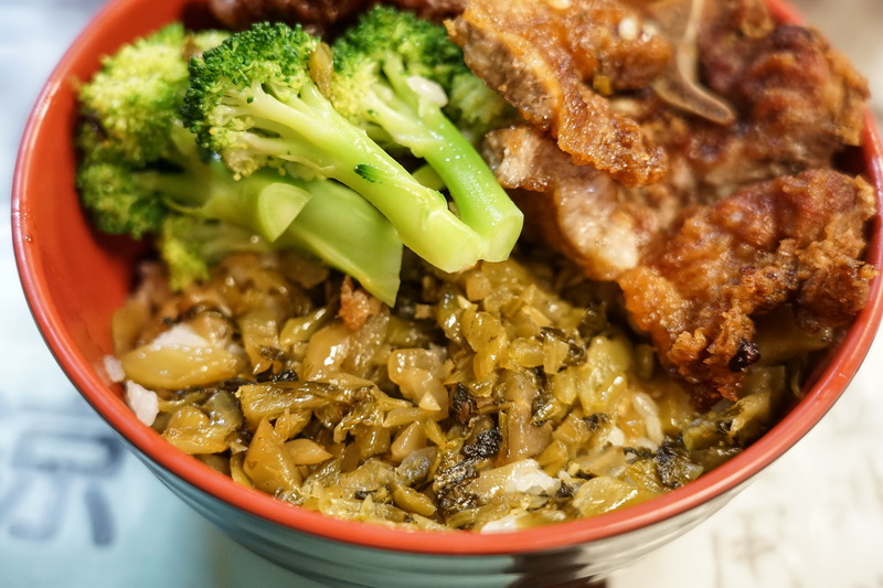 [花蓮美食]小吃控衝一波 花蓮這間古早味排骨飯  香氣四溢 鮮嫩多汁讓人停不下筷子  搭配酸菜才是王道 田村壽司