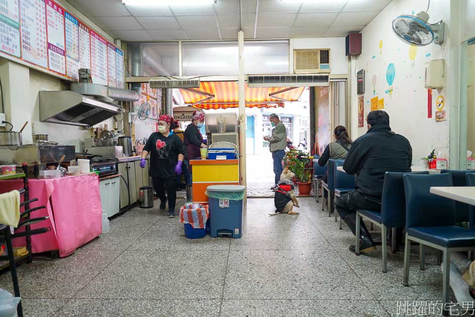 花蓮早餐大份量炒麵加厚肉排太犯規啦! 米粉羹、抓餅、法式吐司都很可以唷-花蓮德安美而美，2023德安美而美菜單