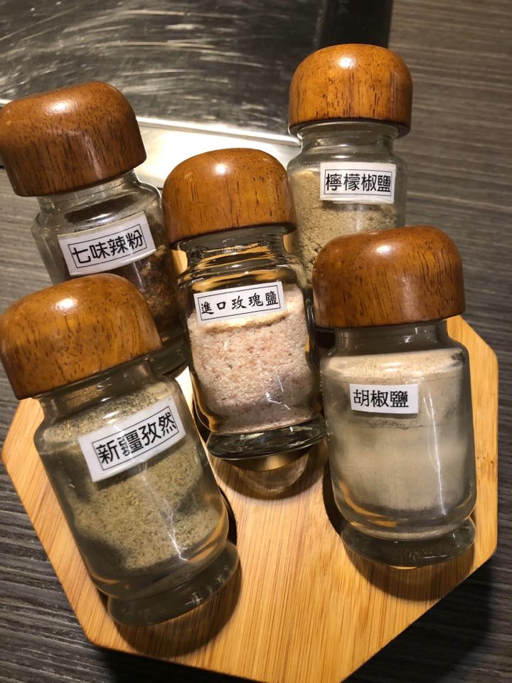 花蓮燒肉吃到飽 天使蝦 泰國蝦 生蠔  鹽烤牛舌 麻辣鍋 和牛海鮮超過70種食材無限享用 只要798元  營業到晚上11點 壽星優惠 附設停車場 千兵衛日式燒肉鍋物 花蓮美食