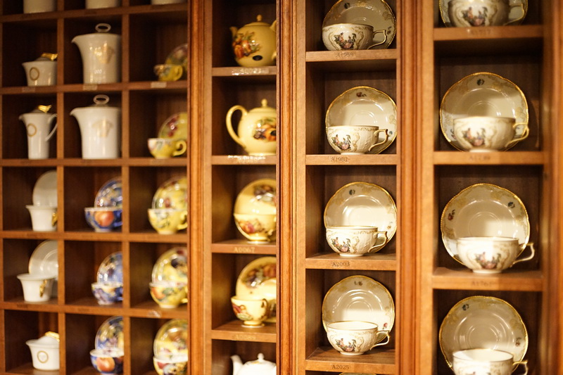 [ 台北中山區 ] 這間隱身在大樓裏的貴婦下午茶 巴洛克風格華麗奢華 上千件名瓷杯盤餐具 還有專人導覽 南京復興下午茶推薦-玫瑰夫人西洋茶俱樂部