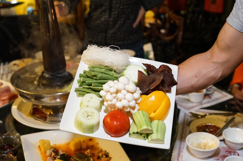 [日月潭美食推薦]富豪群渡假民宿- 台灣水果餐讓我驚艷不已 超有特色又美味 根本台灣米其林 還有滿是藝術品歐式建築木屋 花園美景 日月潭住宿推薦