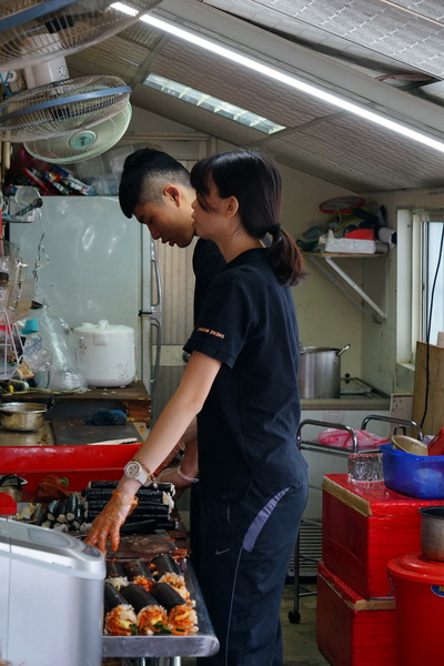 [花蓮市美食]這係咖啡韓食堂-韓國歐巴賣魷魚泡菜 韓國飯捲 馬西搜喲  早上就有賣喲  韓國人在花蓮喲 花蓮韓式料理아주 맛있어요