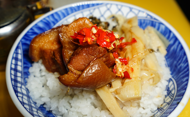 [花蓮早餐推薦]鼎吉大腸鮮蚵麵線/爌肉飯-這家蚵仔超大顆又鮮美 雙料大腸麵線必吃 花蓮重慶市場美食