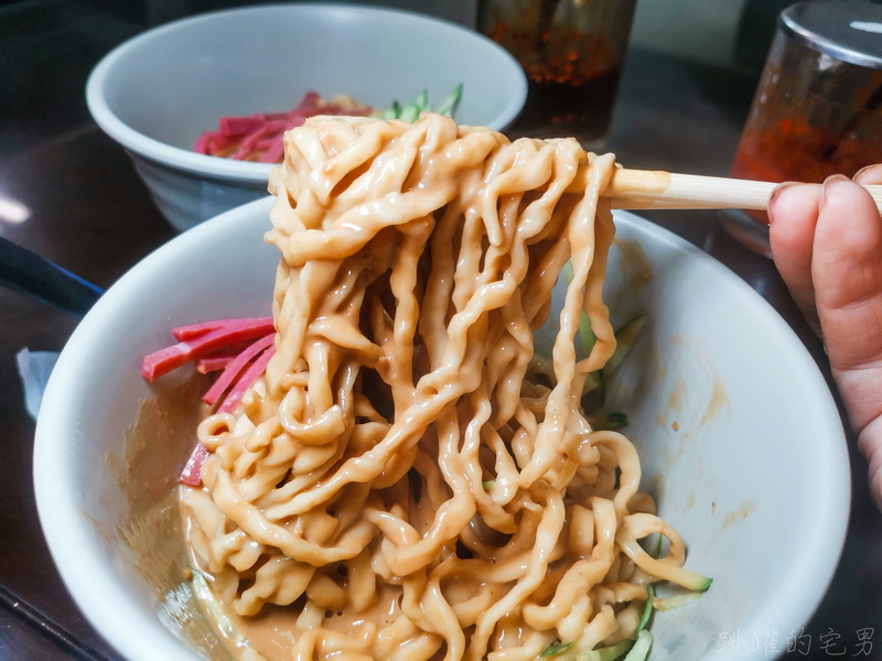 [花蓮市美食]1+2訪老鄧小麵館-麻醬麵完全打到我的味蕾 吃了會停不下來 1次吃2碗是剛好而已(原鄧胖子餃子館)