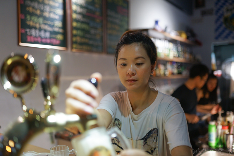 [花蓮夜生活]巢吧-放鬆的好地方  鮮釀小麥啤酒 綠啤酒真是好喝 不定期音樂活動 疫情一起在家喝酒來抗疫! 三杯鴨翅冷滷真空包 甘醇滋味打開就秒殺 漢堡排大阪燒 酒類優惠 線上訂餐提供外送  花蓮PUB  花蓮酒吧