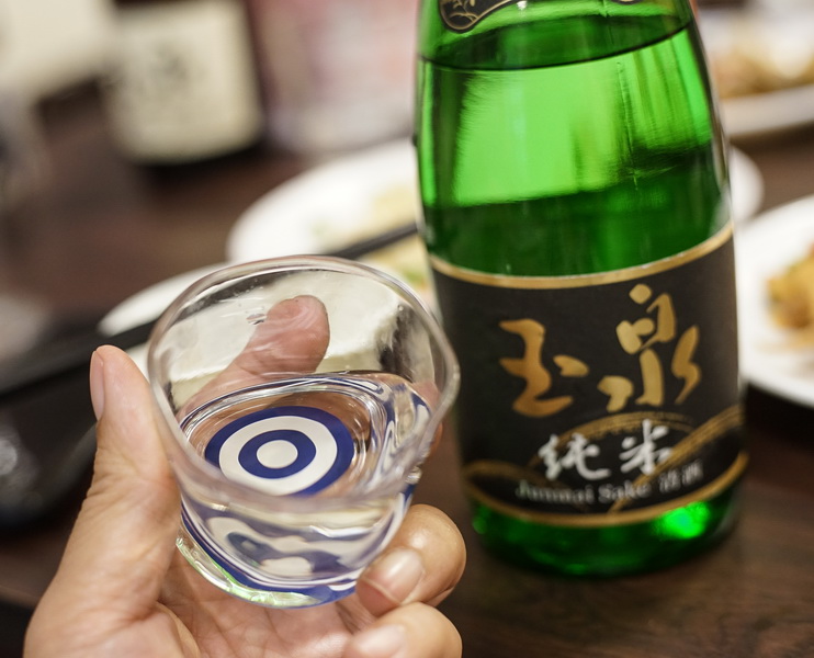 玉泉純米清酒- 滋味爽口價格超值 絕對不輸日本清酒  朋友聚會不可或缺的台灣清酒 上園海鮮熱炒 台北士林區美食 社子美食