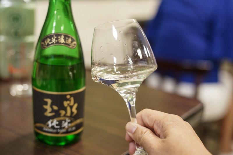 玉泉純米清酒- 滋味爽口價格超值 絕對不輸日本清酒  朋友聚會不可或缺的台灣清酒 上園海鮮熱炒 台北士林區美食 社子美食