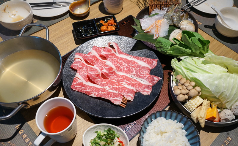 [台北松山區美食]Hi-Q褐藻生活館餐廳-泰式蕎麥麵超好吃還只有500卡，褐藻鮮魚膠質超豐富，來這家喝咖啡還不用錢?! 還有寵物休息室!