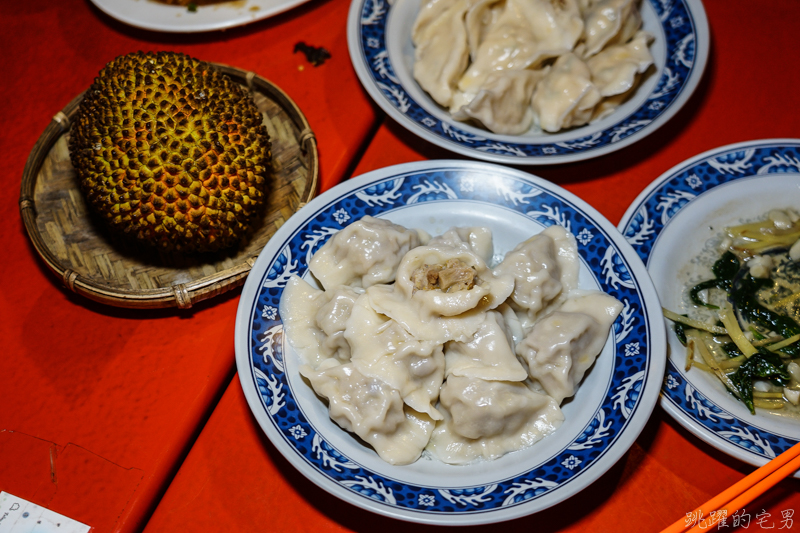 [花蓮東大門夜市]幸福牛舍風味水餃-你有吃過巴吉魯水餃嗎 有吃過剝皮辣椒雞水餃嗎 來這裡吃吧  麵包果等8種口味水餃  原住民一條街 花蓮美食 花蓮原住民料理 @跳躍的宅男