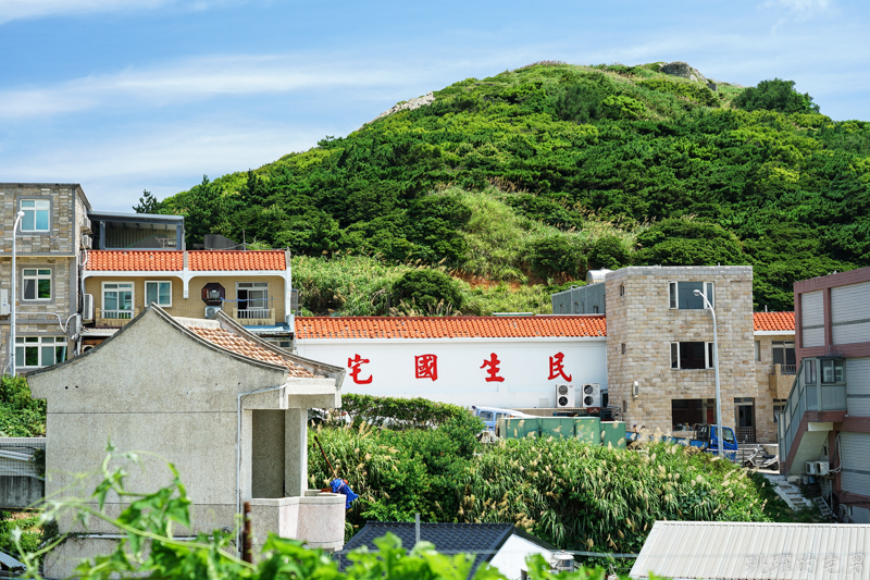 [馬祖旅遊]絕美東引-湛藍無暇海洋 礁岩純白燈塔 彷彿在歐洲一般 怎能讓人不愛你 東引一日行程景點規劃  東引燈塔(內有影片)