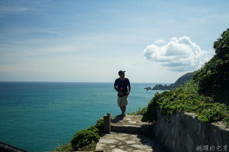 [馬祖旅遊]絕美東引-湛藍無暇海洋 礁岩純白燈塔 彷彿在歐洲一般 怎能讓人不愛你 東引一日行程景點規劃  東引燈塔(內有影片)