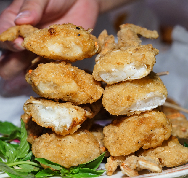 花蓮東大門夜市美食-螃蟹王浴火重生搬新家  美味不減  花蓮鹹酥雞推薦(東大門自強夜市-蔣家官財板的斜對面) 2022更新