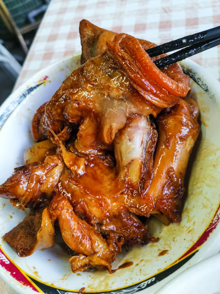 [台北大安站美食]山東老鄒刀切麵- 完全打到我的味蕾的手工麵條 牛肉麵必吃 豪邁豬腳麵吃起來超爽快 台北牛肉麵推薦 大安區美食 信維市場美食