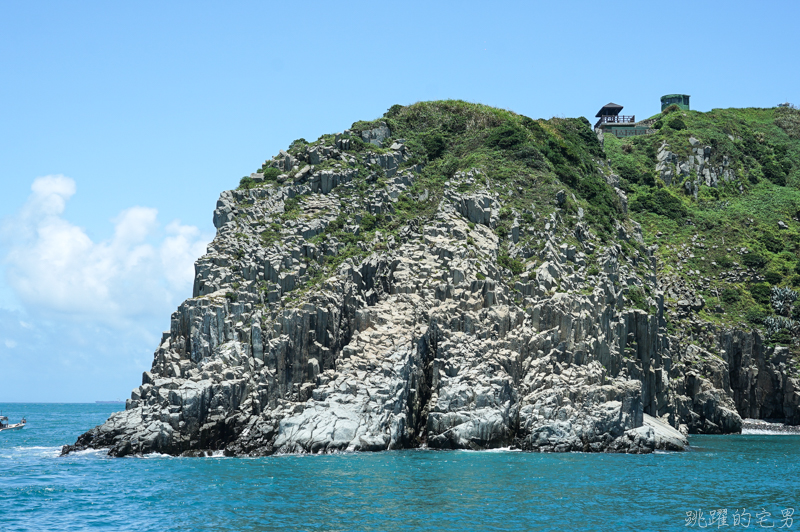 [馬祖旅遊VLOG]絕美景色 碧海藍天超夢幻 東引一日遊行程推薦-國之北疆、三山據點、海上看東引 東引島燈塔(內有影片)