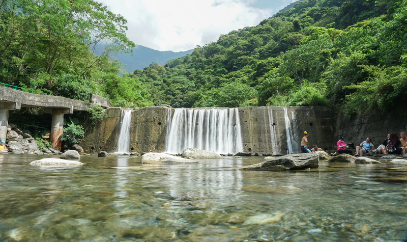 [花蓮vlog][花蓮景點] 夏天不玩水要幹嗎!!! 花蓮在地人玩水勝地 砂婆噹溪&水源地  離花蓮市區不遠唷 附上交通資訊 (花蓮影片)