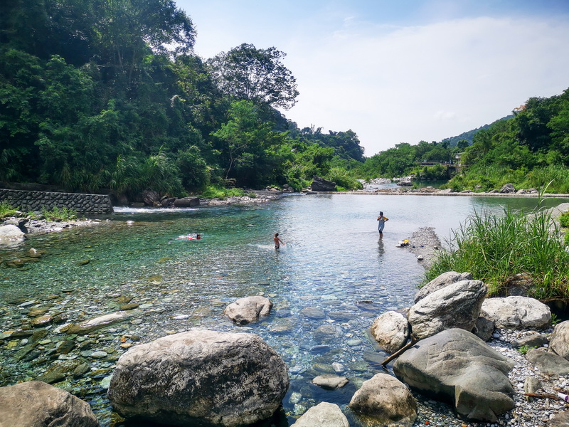 [花蓮vlog][花蓮景點] 夏天不玩水要幹嗎!!! 花蓮在地人玩水勝地 砂婆噹溪&水源地  離花蓮市區不遠唷 附上交通資訊 (花蓮影片)