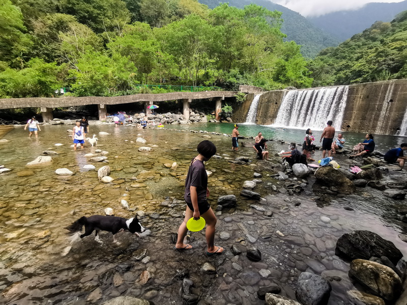 [花蓮vlog][花蓮景點] 夏天不玩水要幹嗎!!! 花蓮在地人玩水勝地 砂婆噹溪&水源地  離花蓮市區不遠唷 附上交通資訊 (花蓮影片)