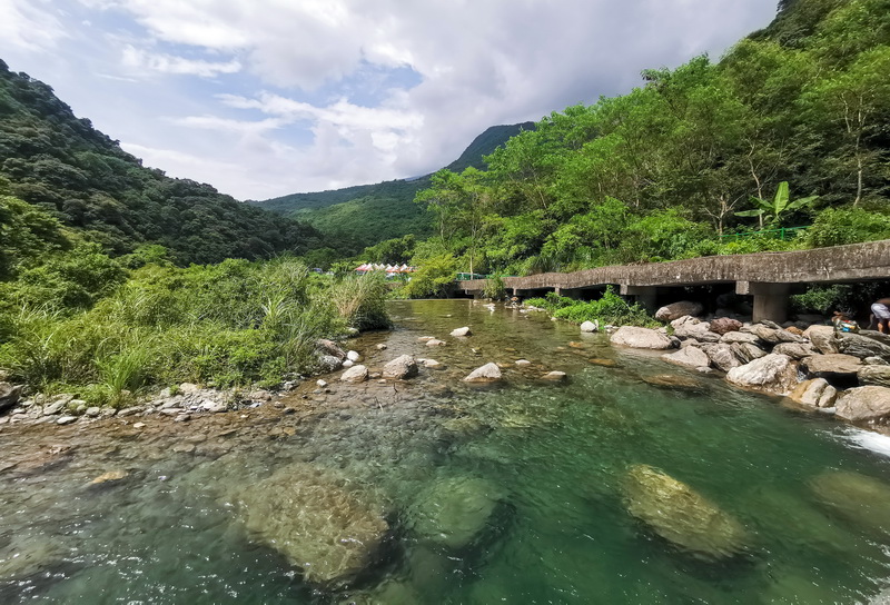 [花蓮vlog][花蓮景點] 夏天不玩水要幹嗎!!! 花蓮在地人玩水勝地 砂婆噹溪&水源地  離花蓮市區不遠唷 附上交通資訊 (花蓮影片)