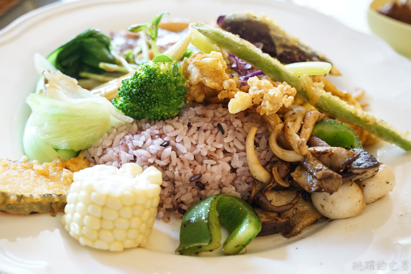 [花蓮素食早午餐]丸子私人蔬食廚房-推薦招牌猴頭菇餐 味道完全不像吃素食 提供飲料暢飲  花蓮早午餐推薦 花蓮美食