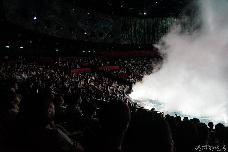 [澳門旅遊]水舞間-耗資20億港幣 全球最壯觀的水上表演劇場 嘆為觀止的精采表演  空中水下超過百人演員、高空特技表演、戲劇、飛車，澳門必看表演 新濠天地