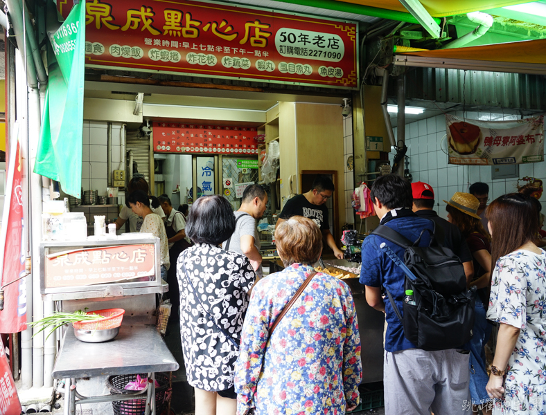 [台南美食]泉成點心店-70年老店  炸物很推薦  火燒蝦、土魠魚必吃  手工丸子宅配 還有內用空間 鴨母寮市場美食 台南小吃  在地人帶路的