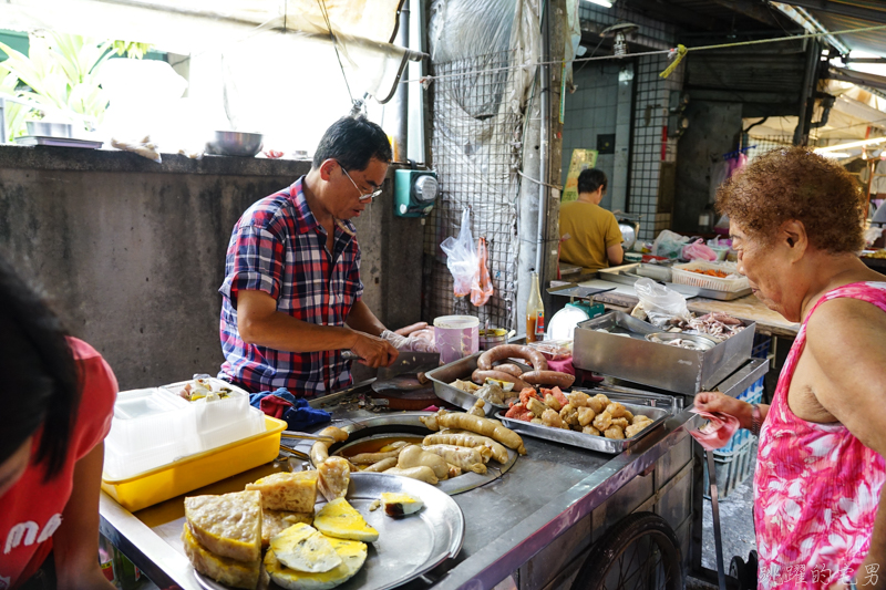 [台南鴨母寮市場美食]80年無名熟肉攤-傳統台南小吃，好多沒看過的古早味小吃 台南美食 在地人推薦美食 @跳躍的宅男