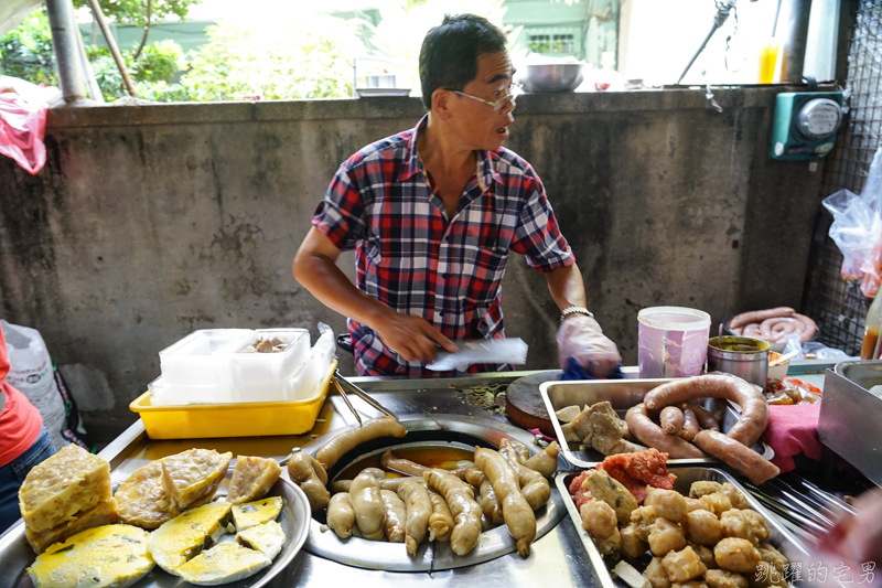 [台南鴨母寮市場美食]80年無名熟肉攤-傳統台南小吃，好多沒看過的古早味小吃 台南美食 在地人推薦美食