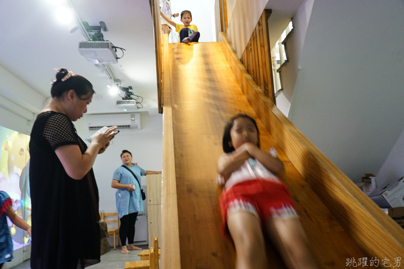 [台南親子餐廳]等咧粉圓五妃概念館- 小朋友瘋打怪 AR實境互動遊戲 海底世界互動遊戲玩不停 還有室內大型溜滑梯、鍋燒意麵 手工粉圓推薦 停車場就在對面