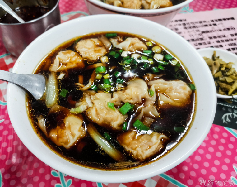 [花蓮吉安美食]2訪連發牛肉麵-餛飩牛肉湯麵好吃又實惠  扁食麵口感滋味我喜歡 辣椒好辣啊! 吉安麵店