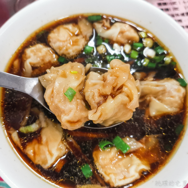 [花蓮吉安美食]2訪連發牛肉麵-餛飩牛肉湯麵好吃又實惠  扁食麵口感滋味我喜歡 辣椒好辣啊! 吉安麵店 @跳躍的宅男