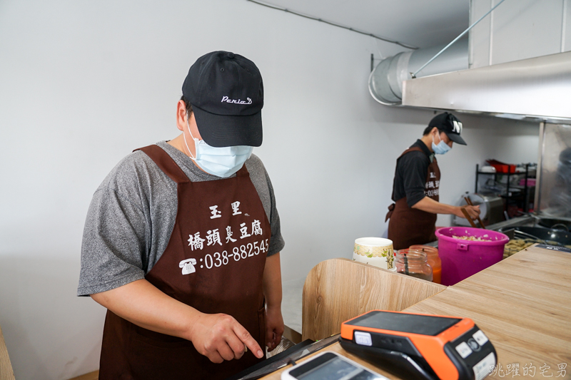 [花蓮美食]玉里橋頭臭豆腐在花蓮開分店，不用跑到玉里也能吃到花蓮最有名臭豆腐 而且就在貨櫃星巴克 還不衝一波   新天堂樂園美食 花蓮臭豆腐 花蓮美食 吉安美食