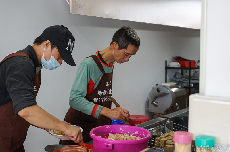  不用跑到玉里也能吃到花蓮最有名臭豆腐   玉里橋頭臭豆腐在花蓮市開直營店啦 提供素食臭豆腐 上午就開始營業 還不衝一波!!