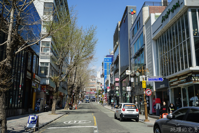 [韓國釜山美食]豆田裡嫩豆腐콩밭에순두부本店-小菜多到像是吃自助餐 提供辣炒年糕 辣魚蔥餅 菜色超多又實惠 超合我的口味 這家小菜才是主角 列為南浦洞必吃美食