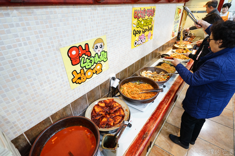 [韓國釜山美食]豆田裡嫩豆腐콩밭에순두부本店-小菜多到像是吃自助餐  提供辣炒年糕 辣魚蔥餅 菜色超多又實惠 超合我的口味  這家小菜才是主角 列為南浦洞必吃美食