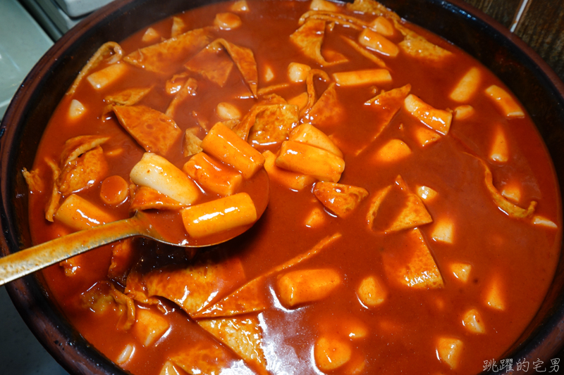 [韓國釜山美食]豆田裡嫩豆腐콩밭에순두부本店-小菜多到像是吃自助餐  提供辣炒年糕 辣魚蔥餅 菜色超多又實惠 超合我的口味  這家小菜才是主角 列為南浦洞必吃美食