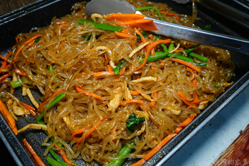 [韓國釜山美食]豆田裡嫩豆腐콩밭에순두부本店-小菜多到像是吃自助餐  提供辣炒年糕 辣魚蔥餅 菜色超多又實惠 超合我的口味  這家小菜才是主角 列為南浦洞必吃美食