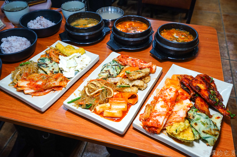 [韓國釜山美食]豆田裡嫩豆腐콩밭에순두부本店-小菜多到像是吃自助餐  提供辣炒年糕 辣魚蔥餅 菜色超多又實惠 超合我的口味  這家小菜才是主角 列為南浦洞必吃美食