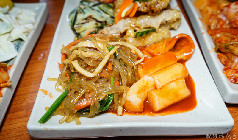 [韓國釜山美食]豆田裡嫩豆腐콩밭에순두부本店-小菜多到像是吃自助餐 提供辣炒年糕 辣魚蔥餅 菜色超多又實惠 超合我的口味 這家小菜才是主角 列為南浦洞必吃美食