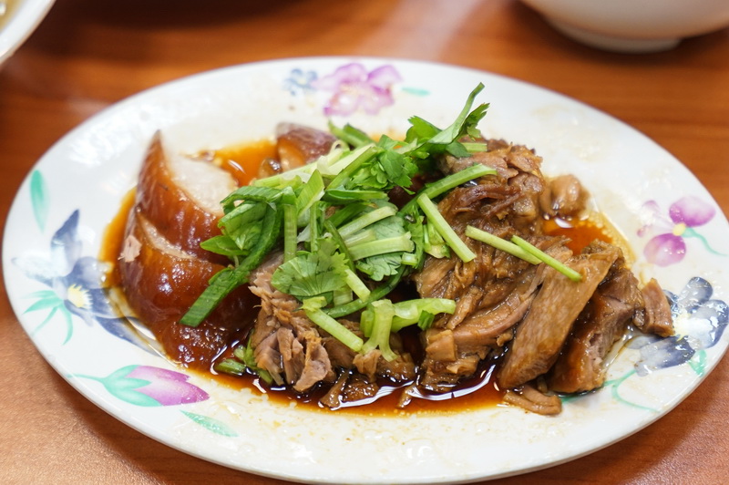 [台北中山區美食]黃記魯肉飯-蹄膀優秀 肉羹好吃 魯肉飯加蹄膀才是他的完成型阿 30年台北老店 晴光市場美食 台北滷肉飯