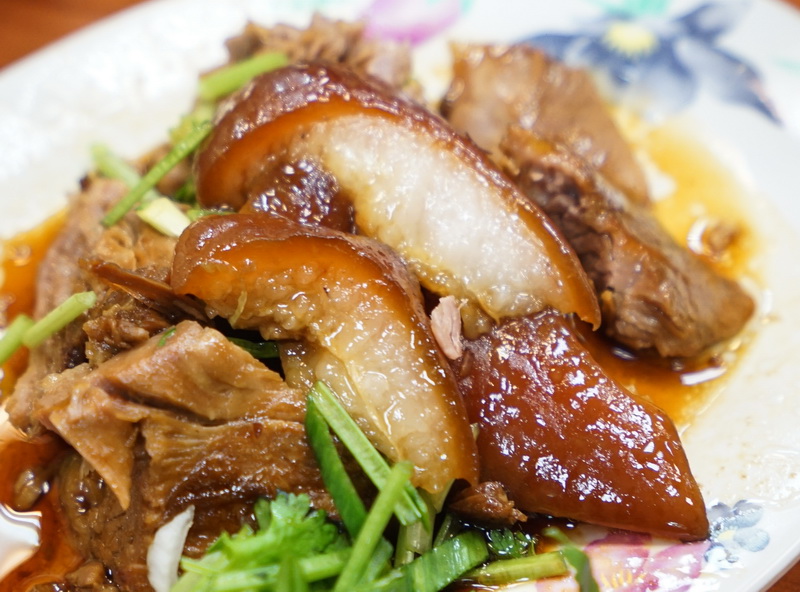 [台北中山區美食]黃記魯肉飯-蹄膀優秀 肉羹好吃 魯肉飯加蹄膀才是他的完成型阿 30年台北老店 晴光市場美食 台北滷肉飯