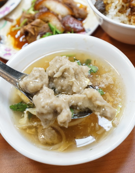 [台北中山區美食]黃記魯肉飯-蹄膀優秀 肉羹好吃 魯肉飯加蹄膀才是他的完成型阿 30年台北老店 晴光市場美食 台北滷肉飯