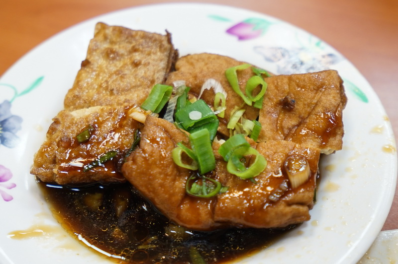 [台北中山區美食]黃記魯肉飯-蹄膀優秀 肉羹好吃 魯肉飯加蹄膀才是他的完成型阿 30年台北老店 晴光市場美食 台北滷肉飯