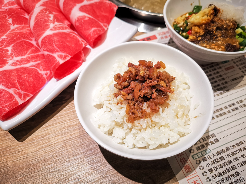 [花蓮美食]八方悅鍋物-冬粉、烏龍麵、爆米花、魯肉飯吃到飽 環境舒服 下午不休息 開到晚上11點 旁邊停車場 文創園區附近美食 花蓮火鍋