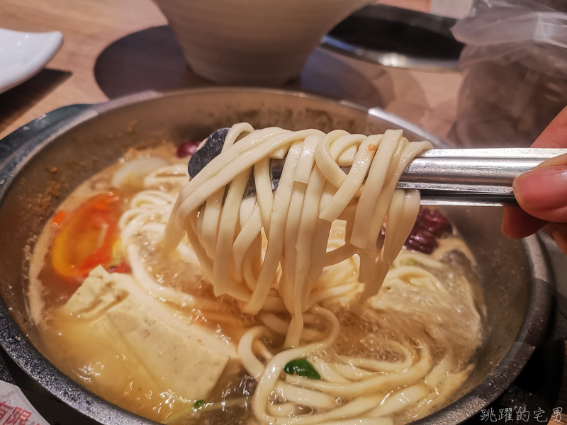 [花蓮美食]八方悅鍋物-冬粉、烏龍麵、爆米花、魯肉飯吃到飽 環境舒服 下午不休息 開到晚上11點 旁邊停車場 文創園區附近美食 花蓮火鍋