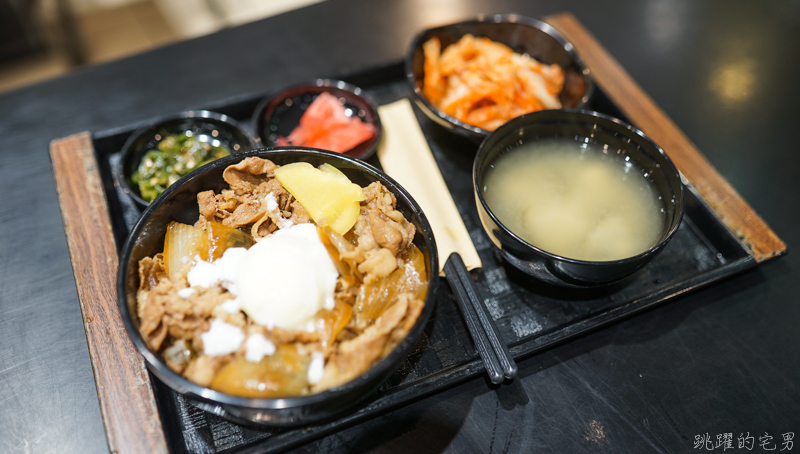 [花蓮美食]再訪滷大夫新城爌肉飯-在地人都願意排隊的好吃牛丼，絕妙煙燻辣椒，豬腳必吃!  花蓮下午有營業餐廳，花蓮控肉飯