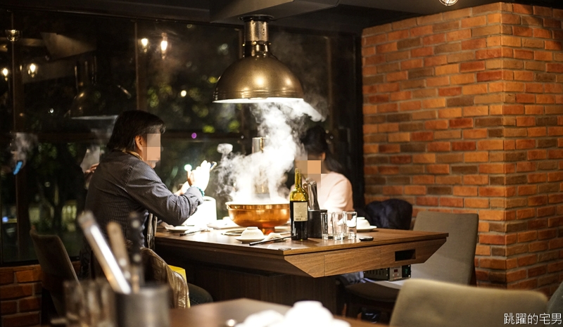 [台北大安區火鍋]何善之精緻火鍋- 酸菜白肉鍋 自家醃漬滋味圓潤不死酸 炭燒火鍋熱力十足  設有排煙設備   焦志方焦哥串門子啦  大安區美食 台北火鍋