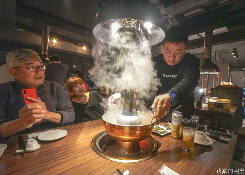 [台北大安區火鍋]何善之精緻火鍋- 酸菜白肉鍋 自家醃漬滋味圓潤不死酸 炭燒火鍋熱力十足  設有排煙設備   焦志方焦哥串門子啦  大安區美食 台北火鍋