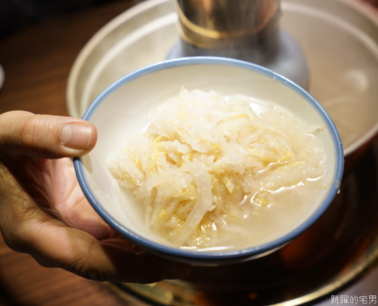 [台北大安區火鍋]何善之精緻火鍋- 酸菜白肉鍋 自家醃漬滋味圓潤不死酸 炭燒火鍋熱力十足  設有排煙設備   焦志方焦哥串門子啦  大安區美食 台北火鍋